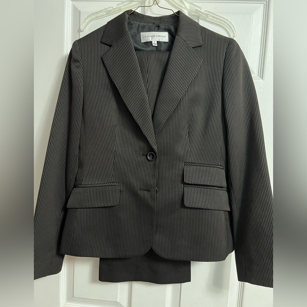 Ladies single breast tan and black pin stripe pants suit, lined pants, size 6